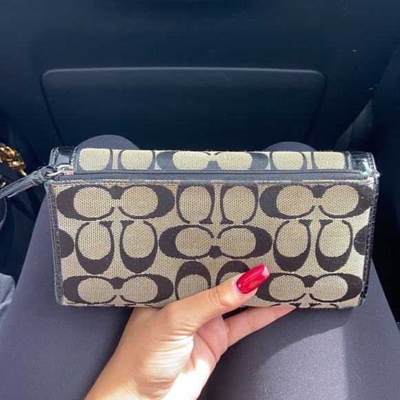Coach wristlet - Picture 2 of 5